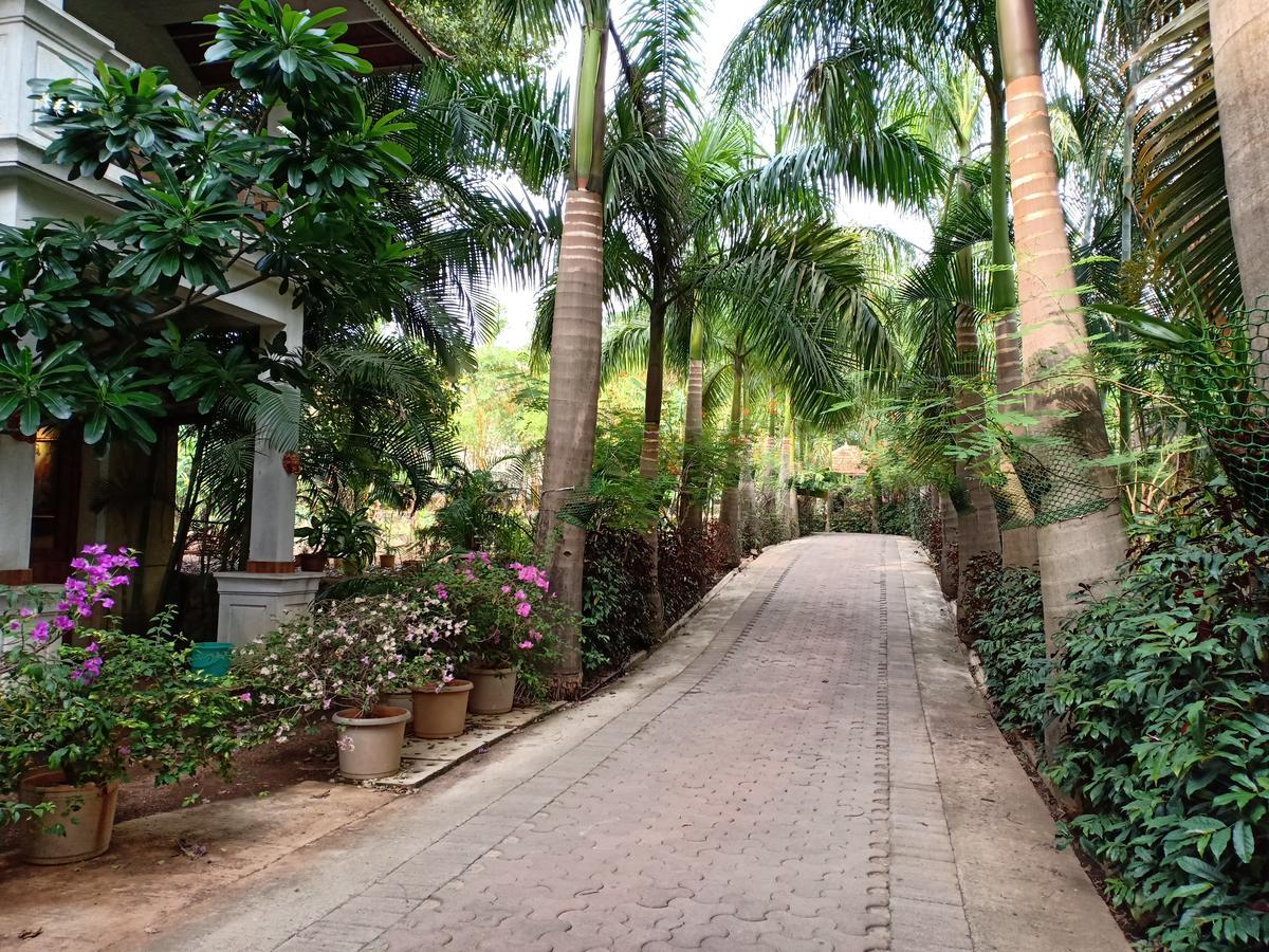 Mystica Resort Lonavala Buitenkant foto