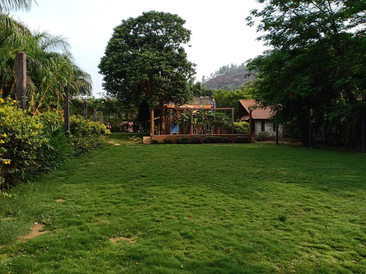 Mystica Resort Lonavala Buitenkant foto