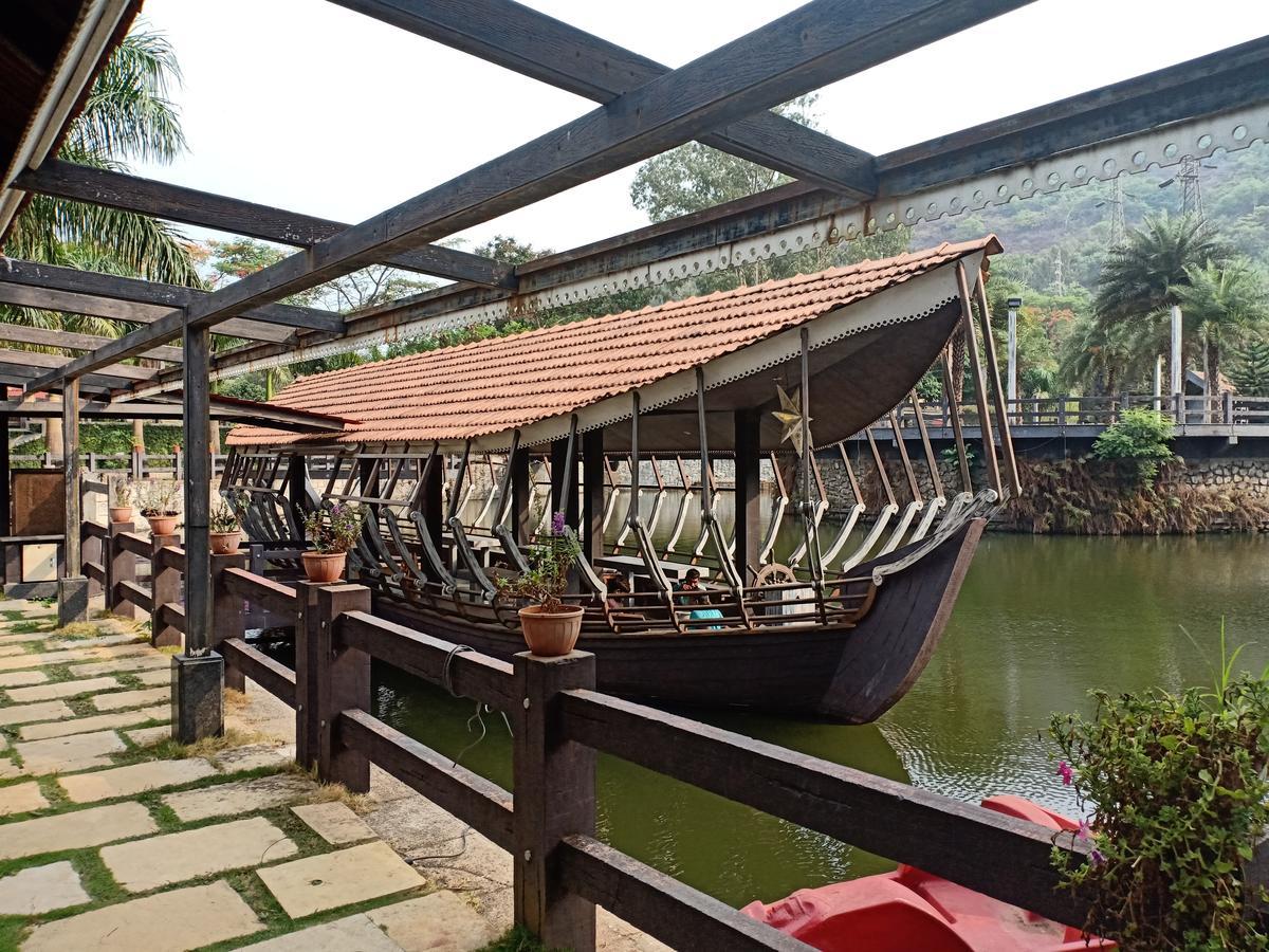 Mystica Resort Lonavala Buitenkant foto